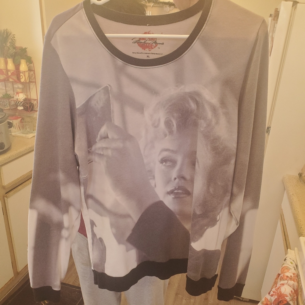 womens Marilyn Monroe sweatshirt